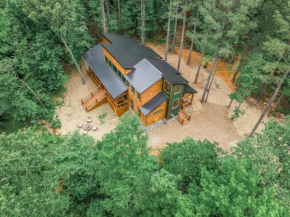 Rustic Meets Luxury in Broken Bow - Hot Tub, Fireplaces, 3 King Suites